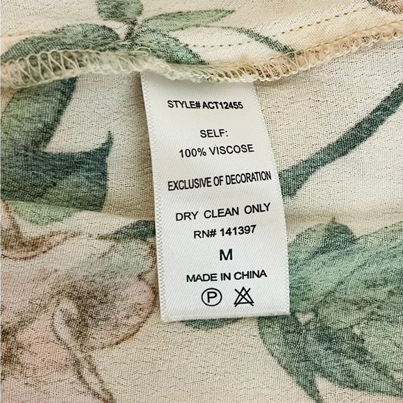 NWOT Revolve ASTR The Label Chavelle Top Medium Off The Shoulder Floral Cropped - Picture 8 of 8